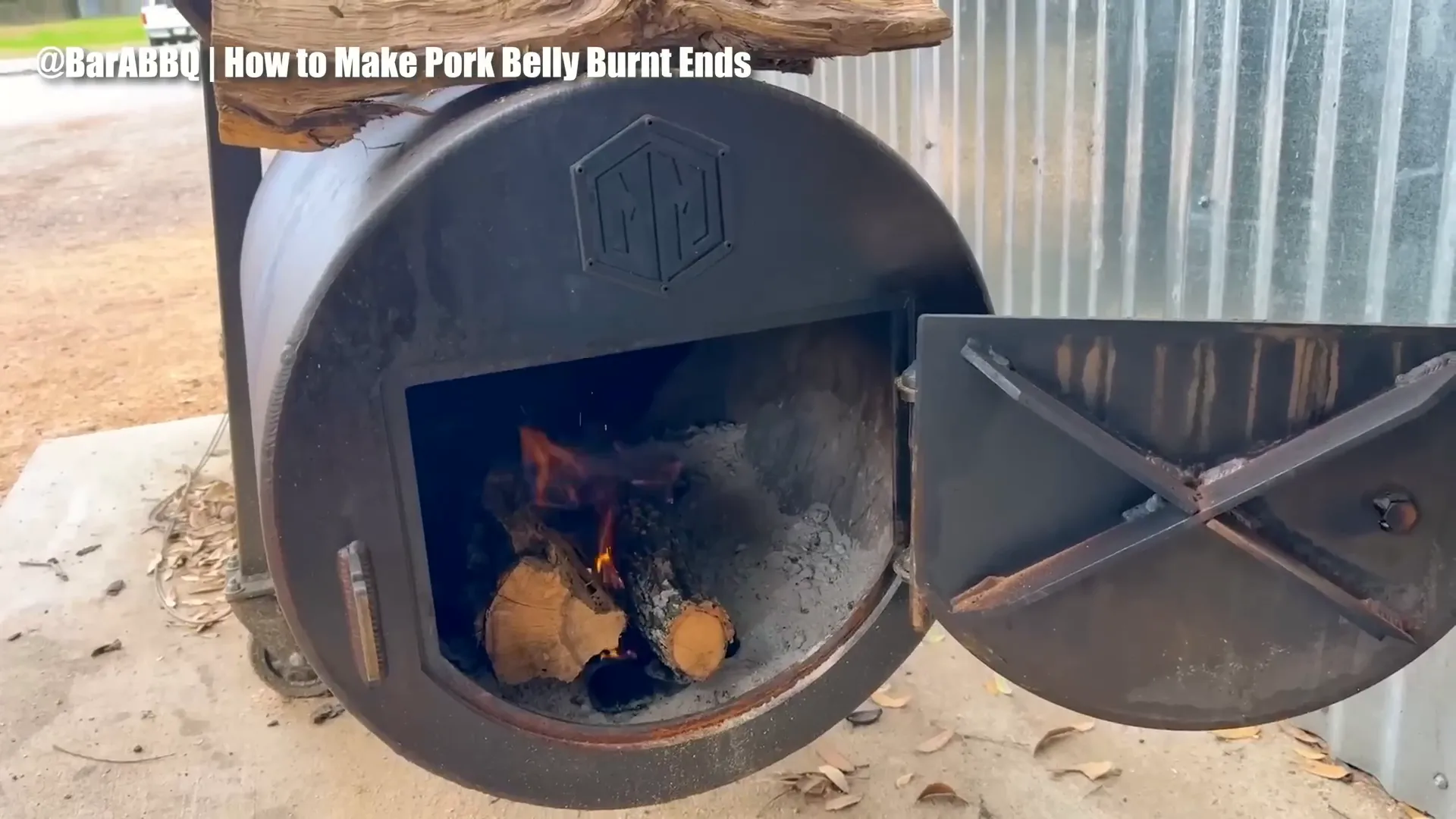 Offset smoker running at low temperature for cold smoke phase