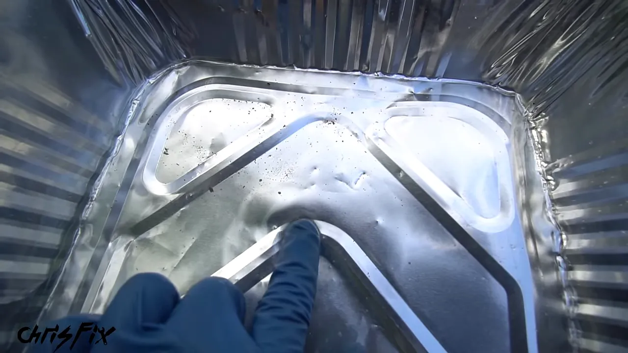 Small dark particles in the catch pan after flushing the fuel supply line