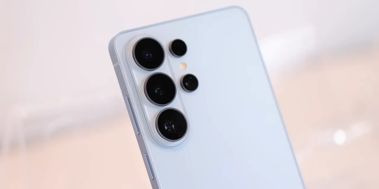 Close-up of a light blue Samsung Ultra phone showing its corners and rear cameras