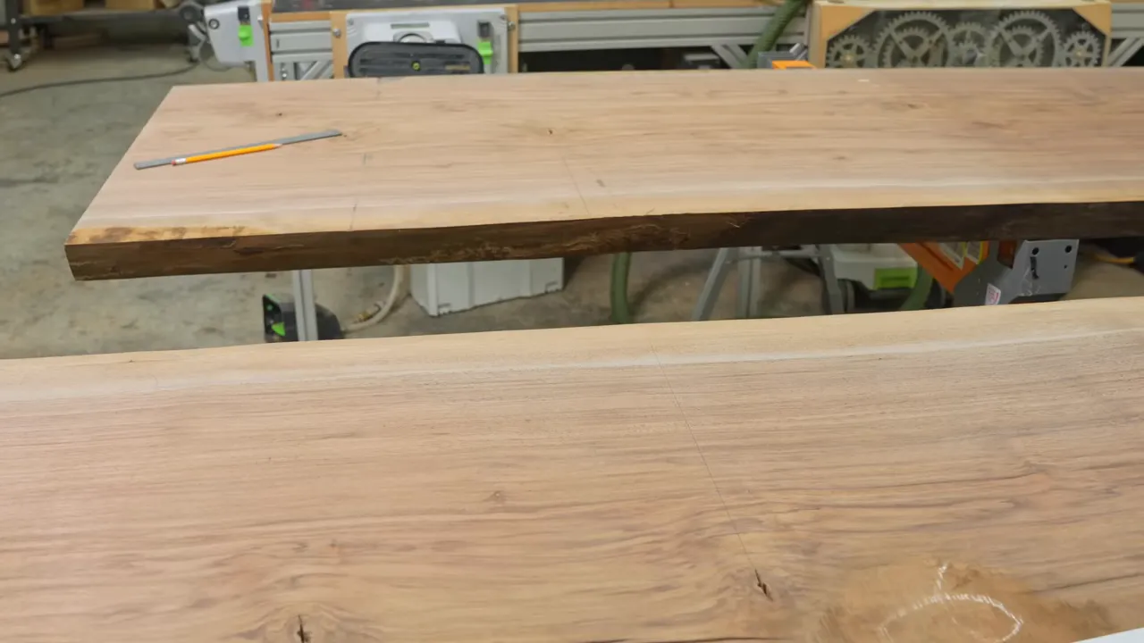 White arrows and dotted reference lines over corresponding features on two walnut slabs
