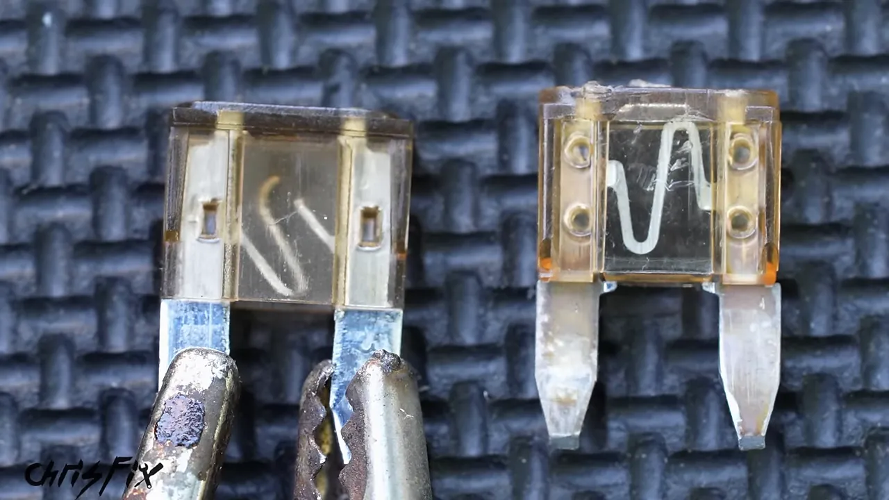 Two blade fuses with a broken metal link on the left and an intact link on the right