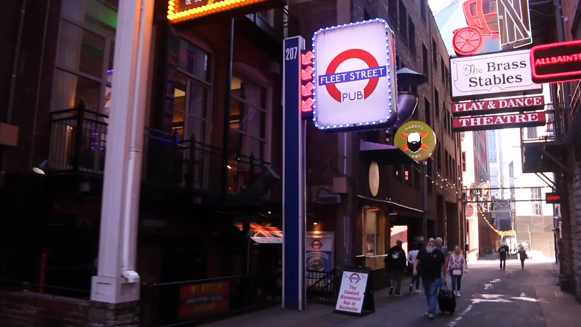 Skull's Rainbow Room entrance sign in Printer's Alley