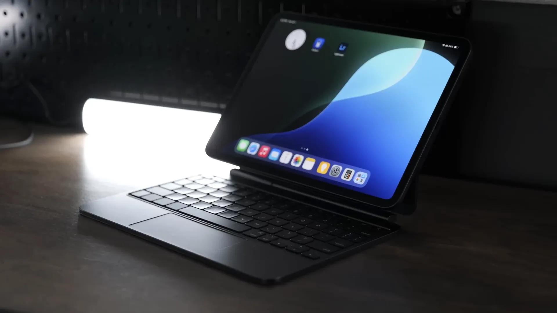 Magic Keyboard and iPad Pro setup for productivity