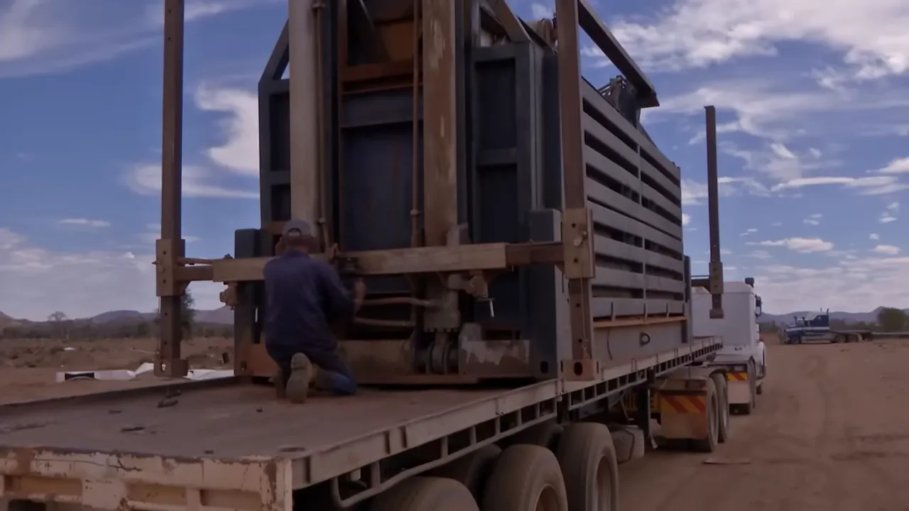 Lowering the crusher legs; one leg jammed and needing extraction