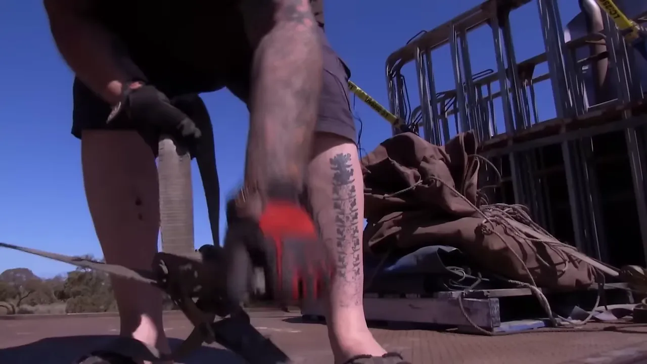 Kurt tightening a last‑ditch rope repair before continuing