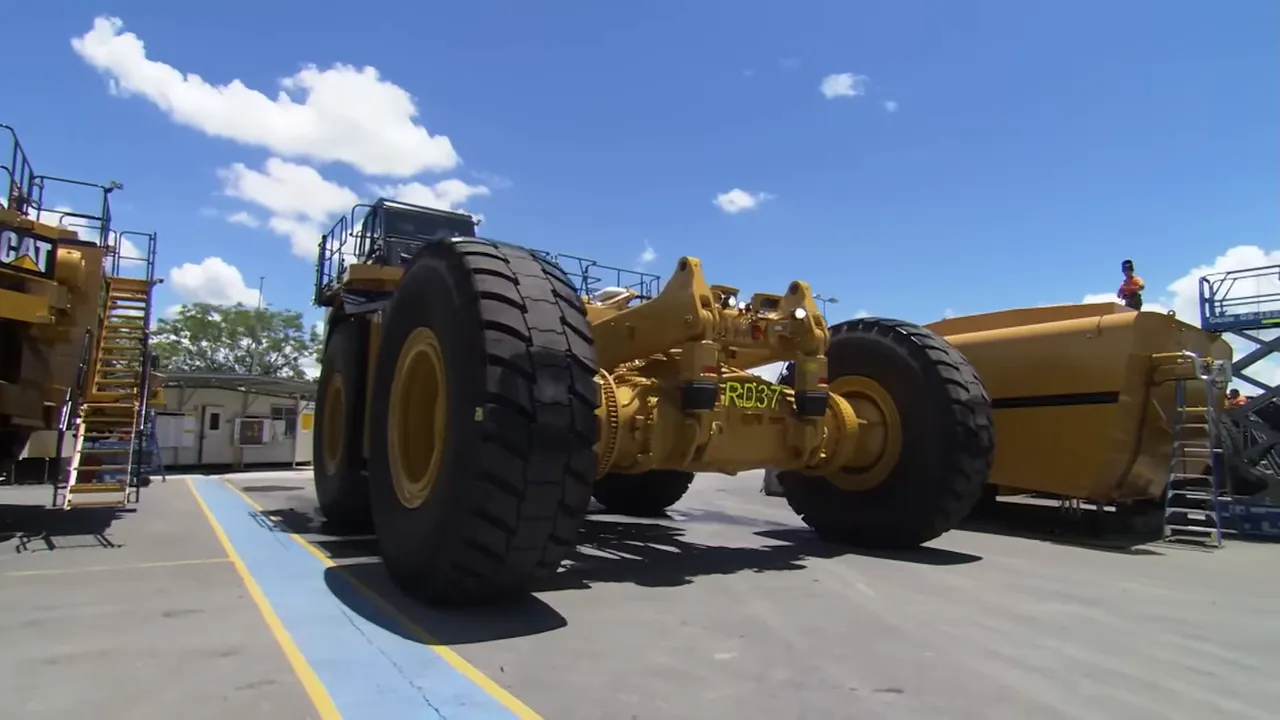The 100-tonne mining dump truck component on the trailer