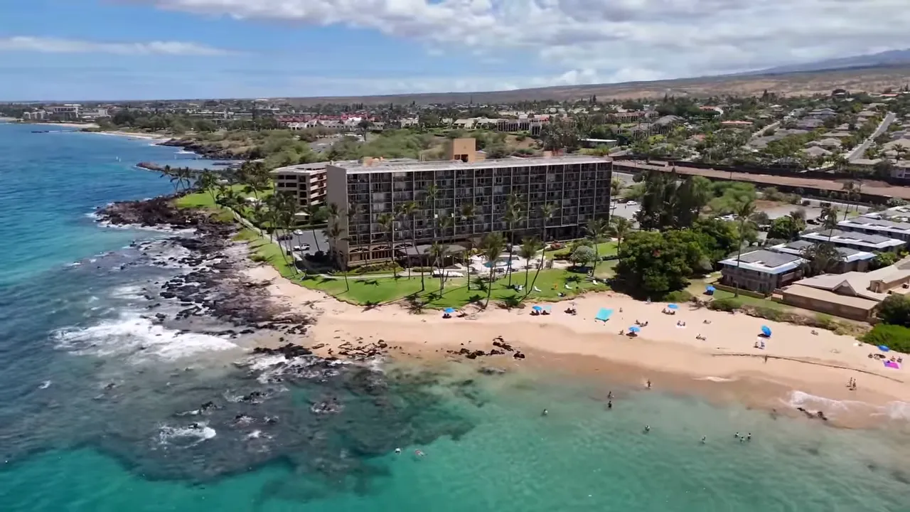 Monakai on the beachfront showing sand and ocean