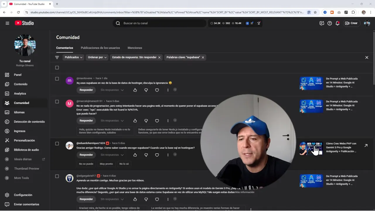 5 Preguntas que me hacen TODO el tiempo sobre crear apps web con IA 2 Captura de YouTube Studio en la sección Comunidad con comentarios sobre Supabase y una superposición circular del presentador hablando.