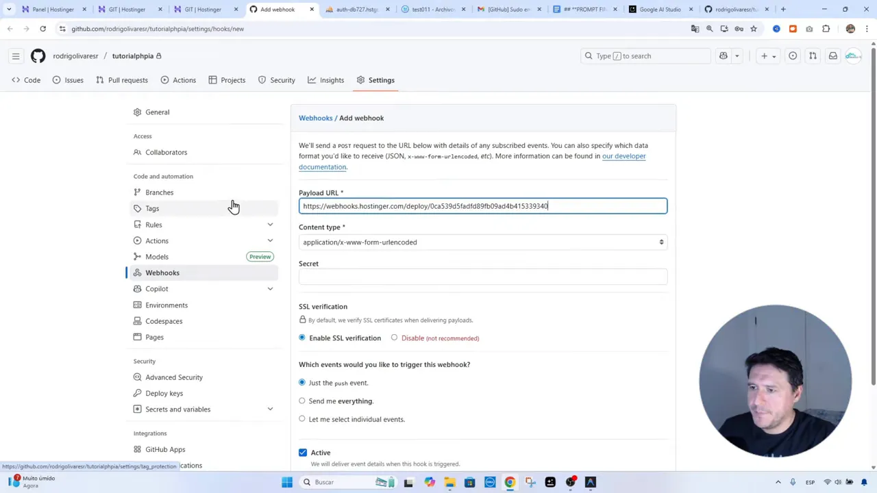Página de GitHub 'Add webhook' con el campo Payload URL rellenado apuntando a webhooks.hostinger.com