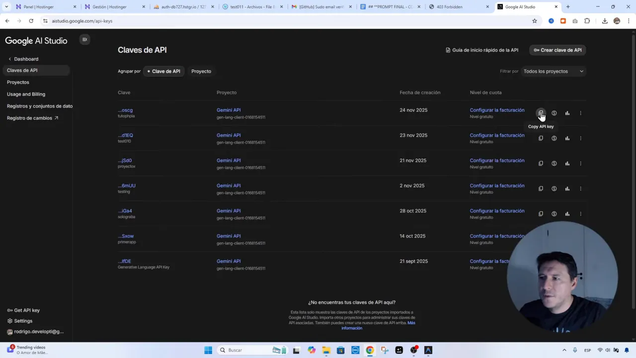 Pantalla 'Claves de API' en Google AI Studio mostrando varias claves y el botón de copiar