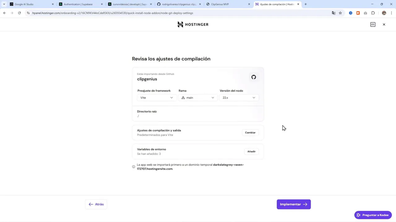 Panel de Hostinger mostrando ajustes de compilación para el repositorio clipgenius, opciones de framework/ramo/versión de node y el botón 'Implementar'.