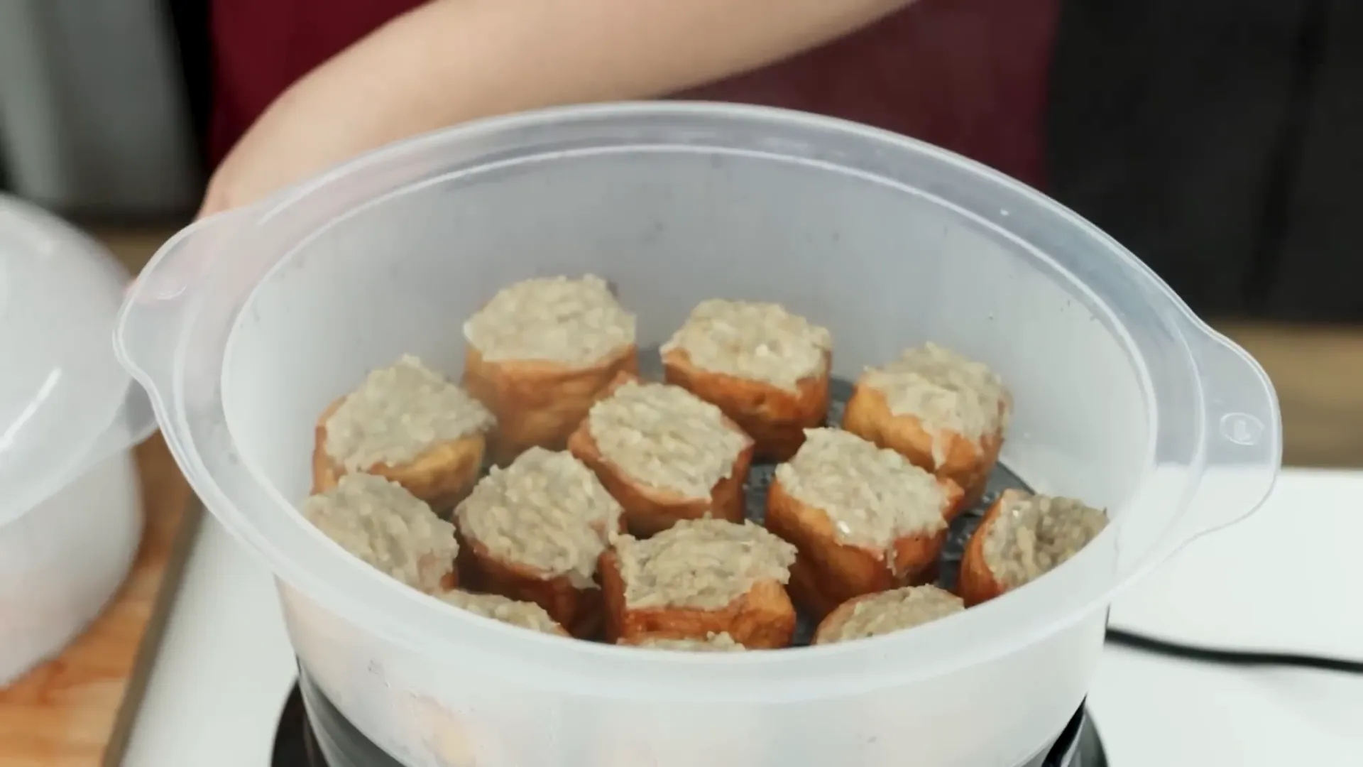Tahu bakso siap disajikan setelah dikukus