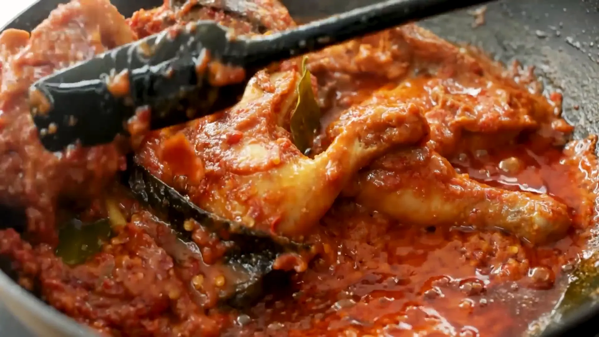 ayam sudah matang dan empuk setelah diungkep