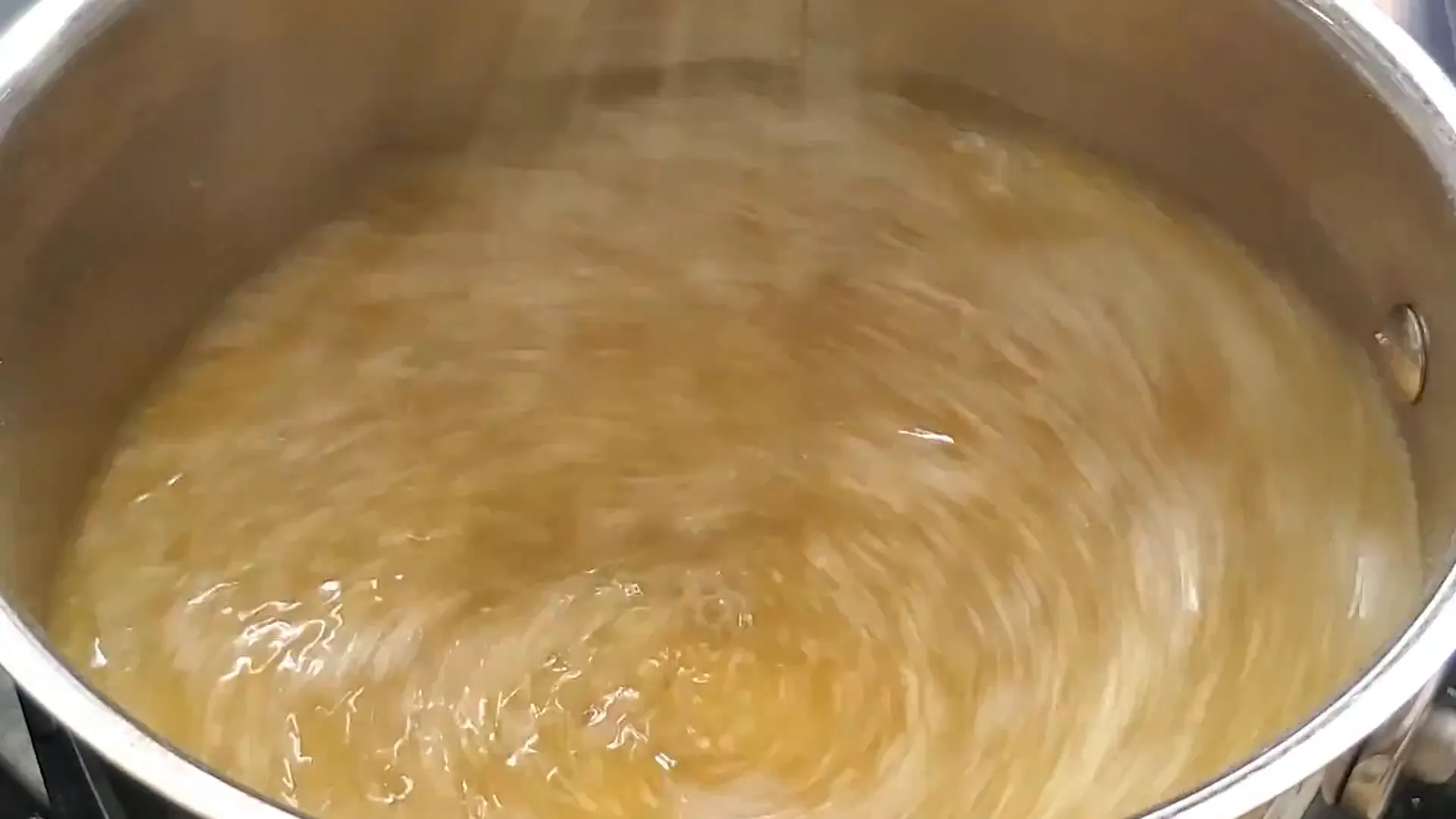 Covering the pot to let the grits cook.