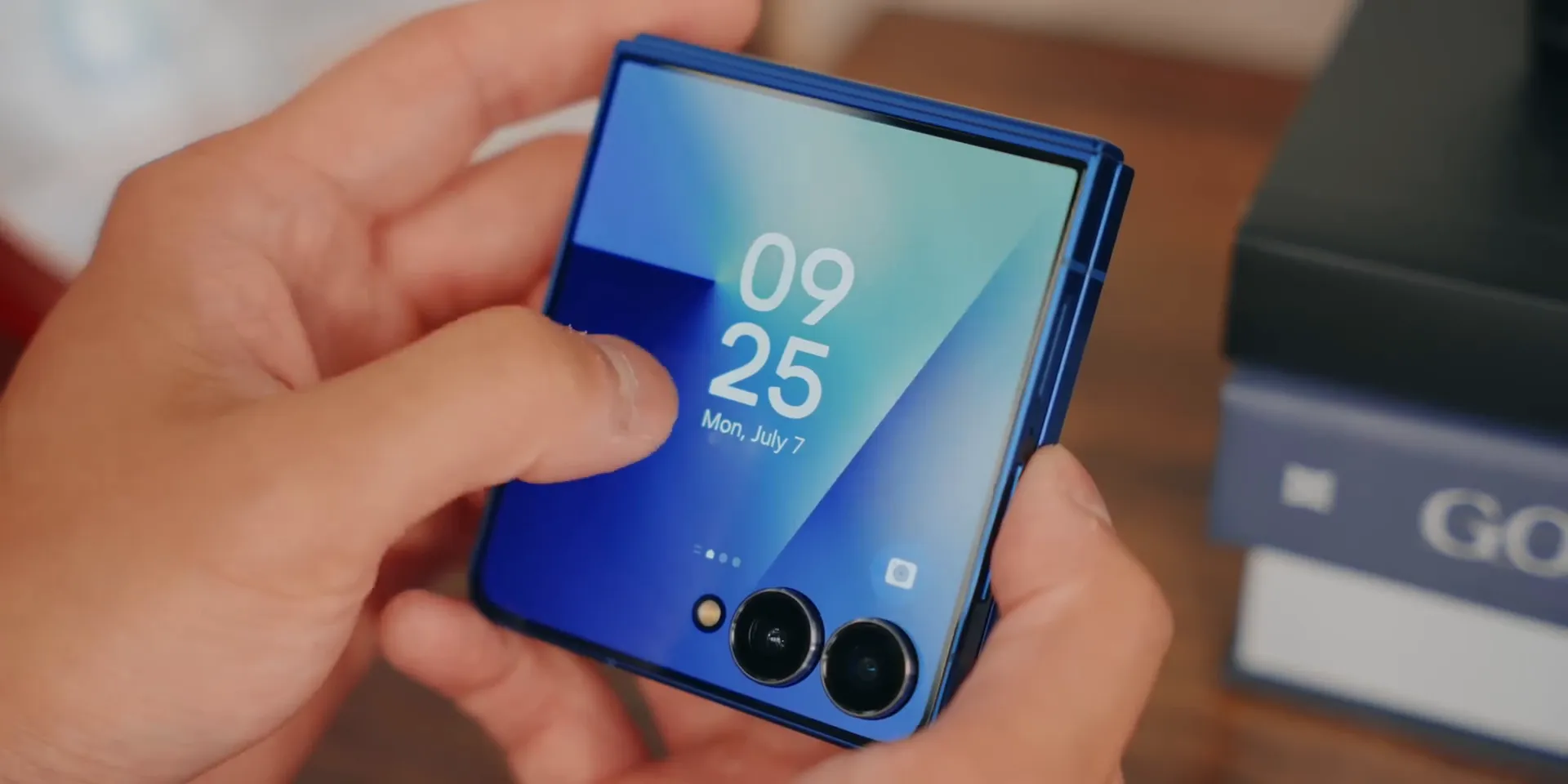 Galaxy Z Flip 7 cover display fully covering top half