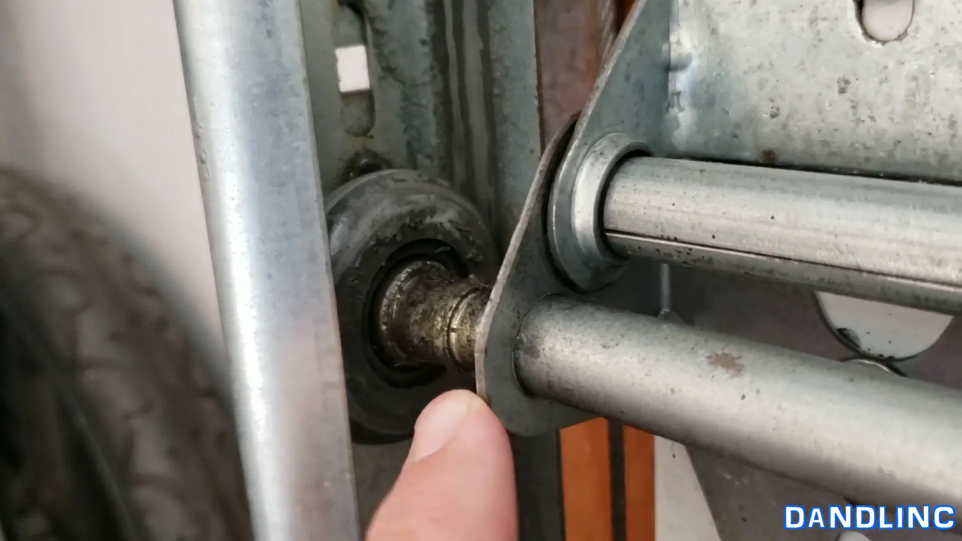 Cleaning and lubricating the rollers