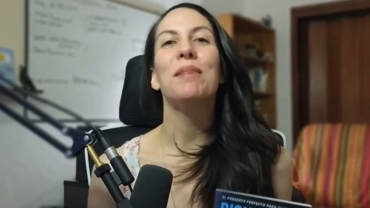 Persona compartiendo sus experiencias en biohacking