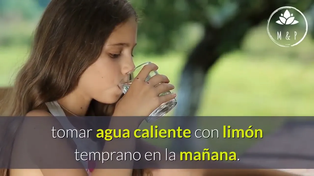 Agua caliente con limón para bajar de peso