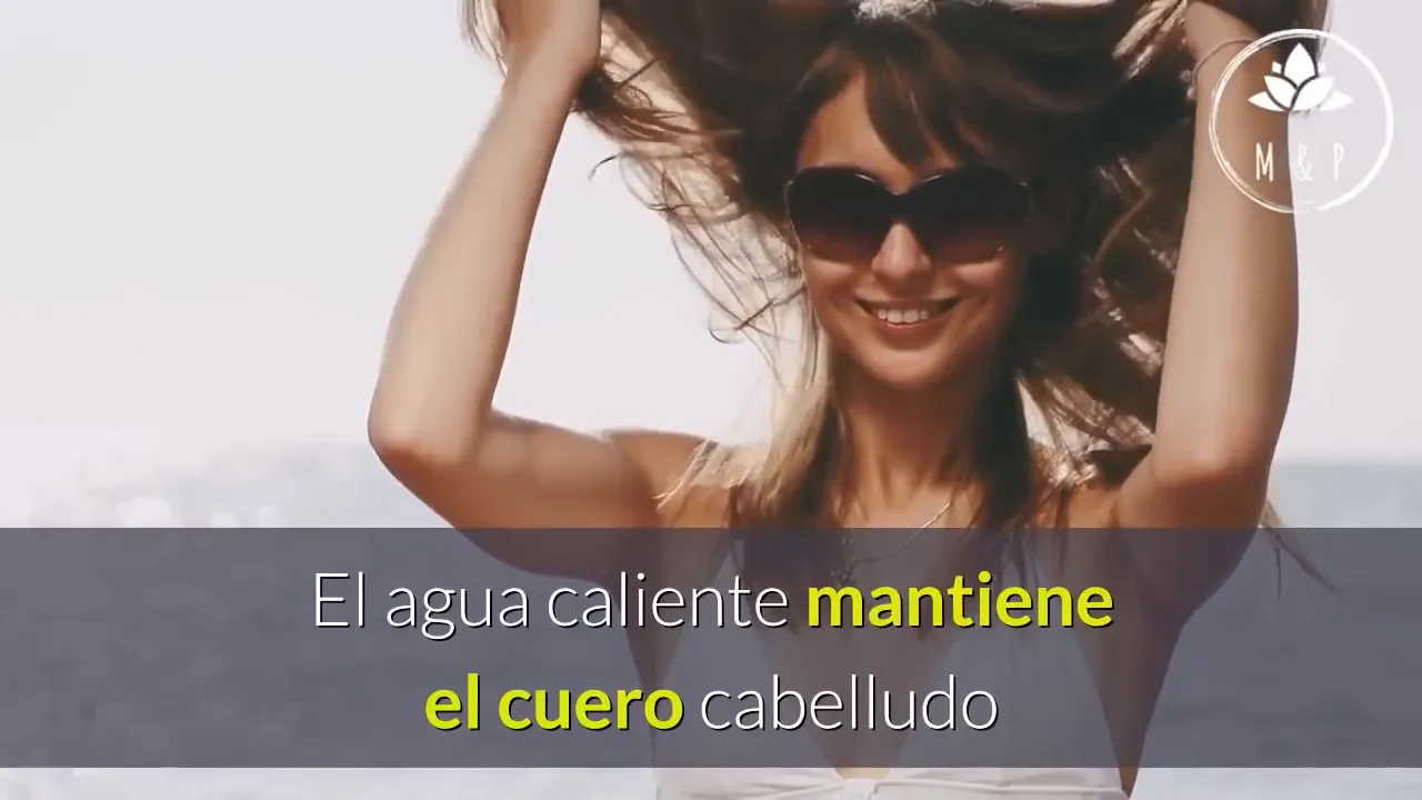 Combate la caspa con agua caliente