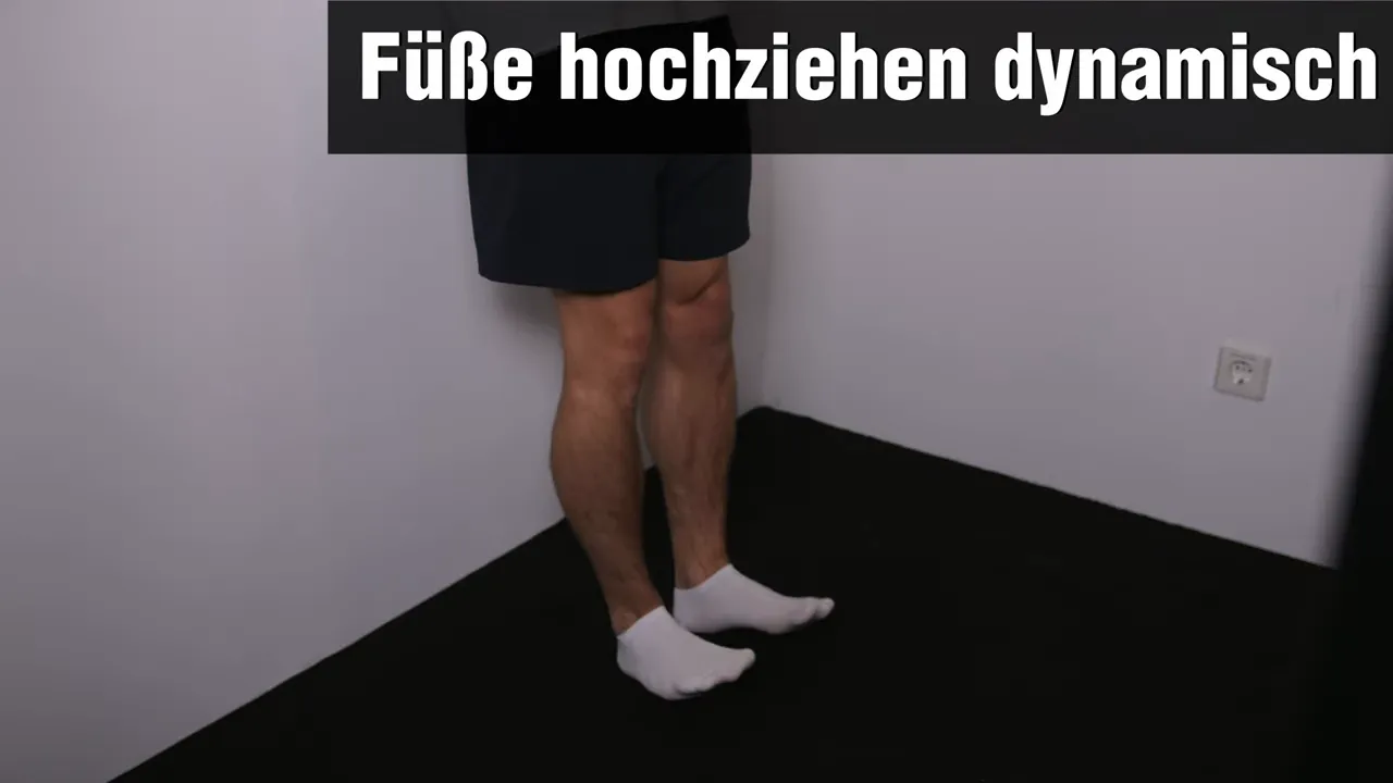 Dynamisches Tibialis-anterior Training: Zehenspitzen anheben mit Text „Füße hochziehen dynamisch“