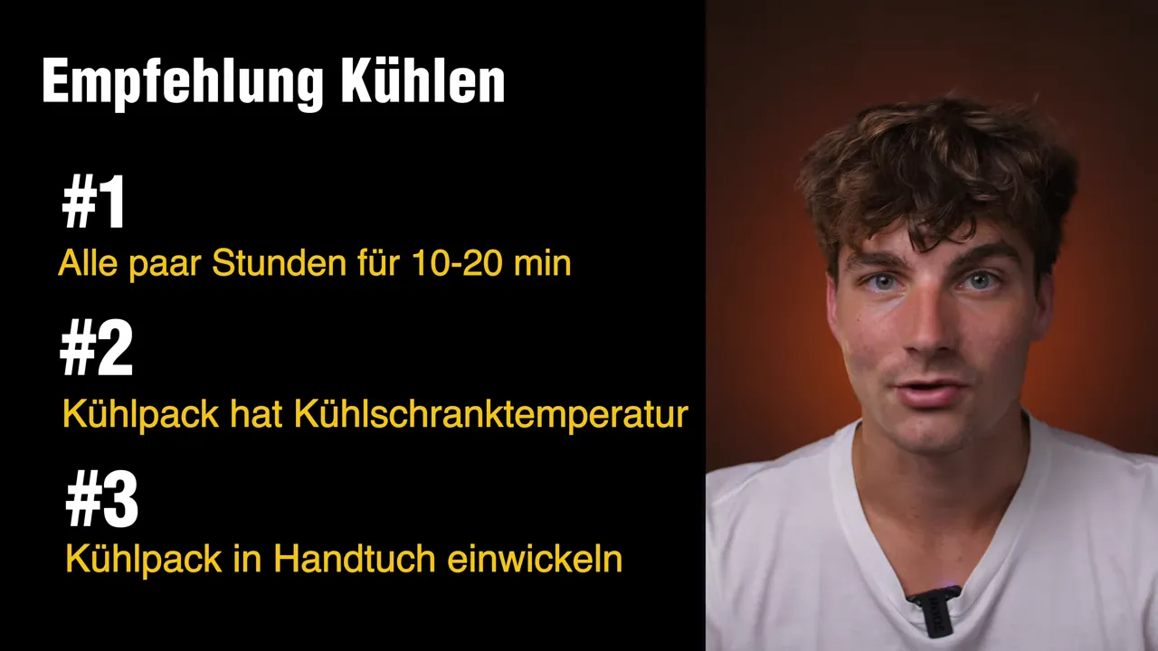Kühlpack bei Schmerzen in ein Handtuch einwickeln