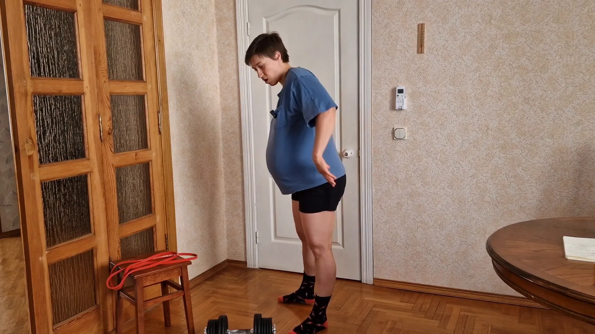 Demonstrating pelvis curl to avoid in deep squat stretch