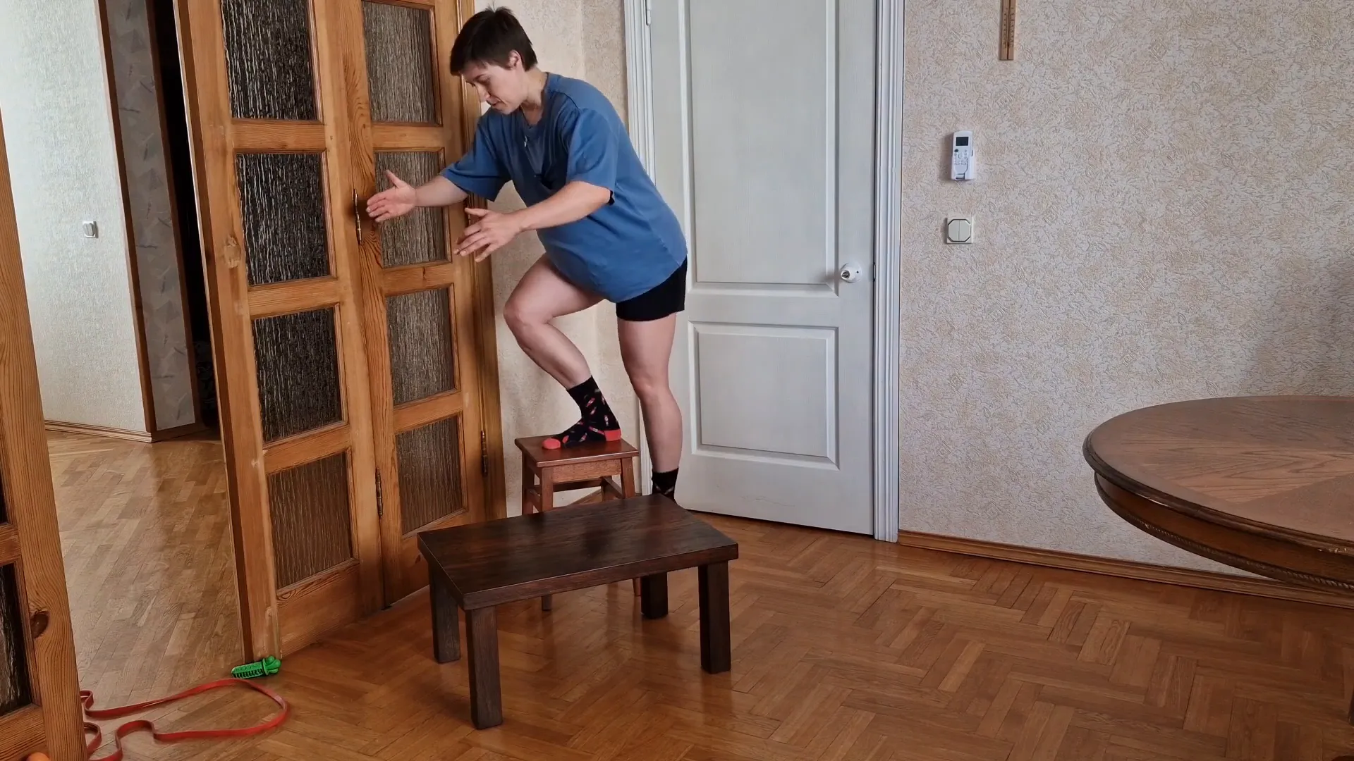 Higher step height challenging the glute and hamstring
