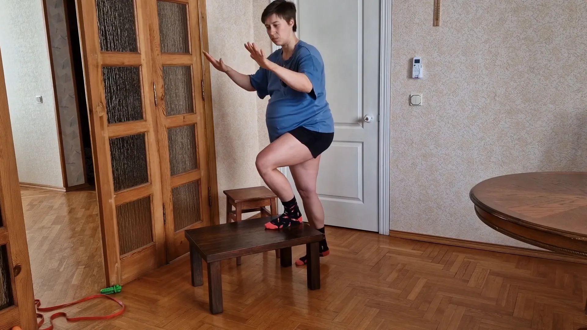 Using light support for balance during step ups