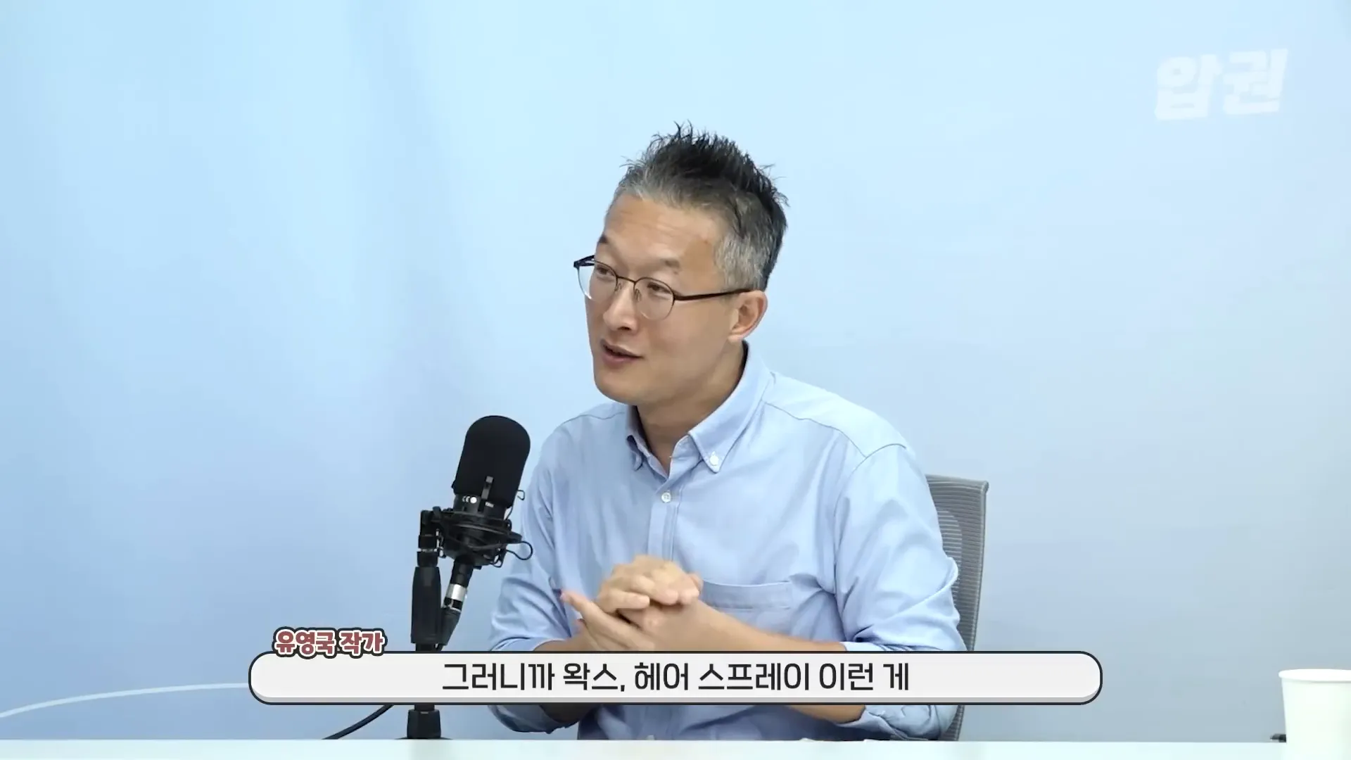 헬멧을 쓴 베트남 여성의 모습