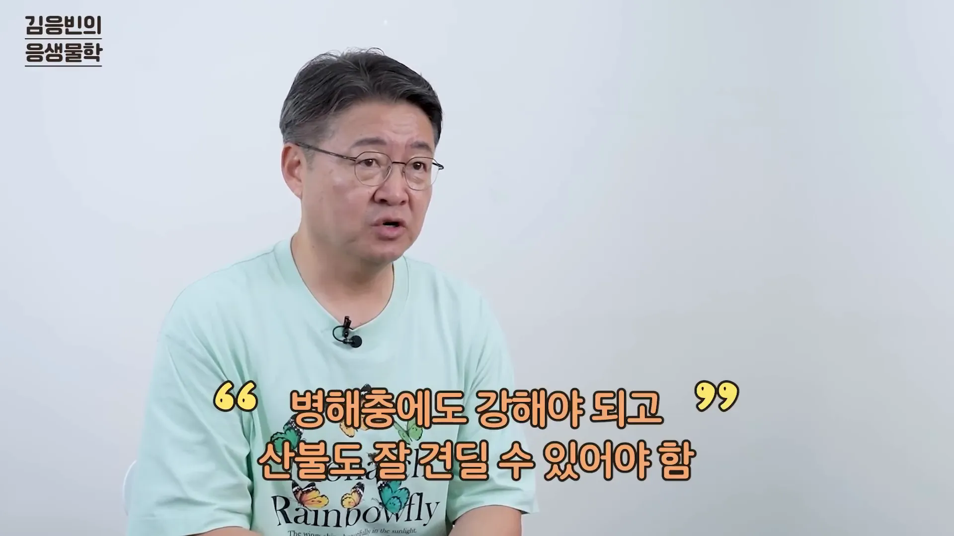 해안 삼나무의 두꺼운 껍질