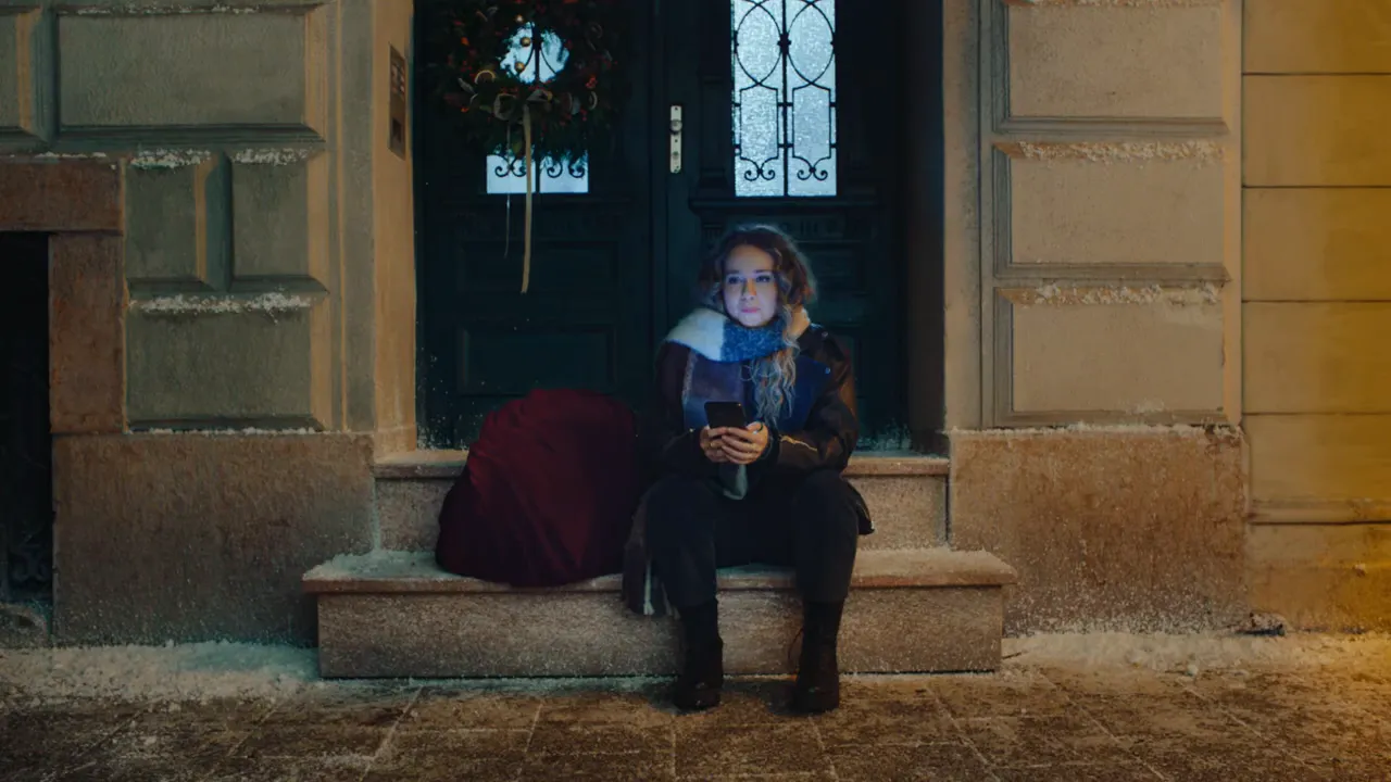 Symbolische Darstellung des 'Raums zwischen uns' – leere Straßen bei Nacht