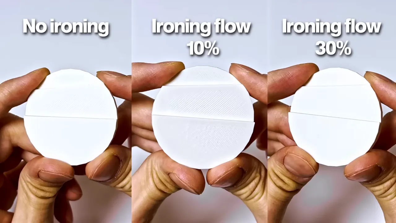 Trois disques blancs comparant une surface sans ironing, avec 10 pour cent et avec 30 pour cent de débit d'ironing