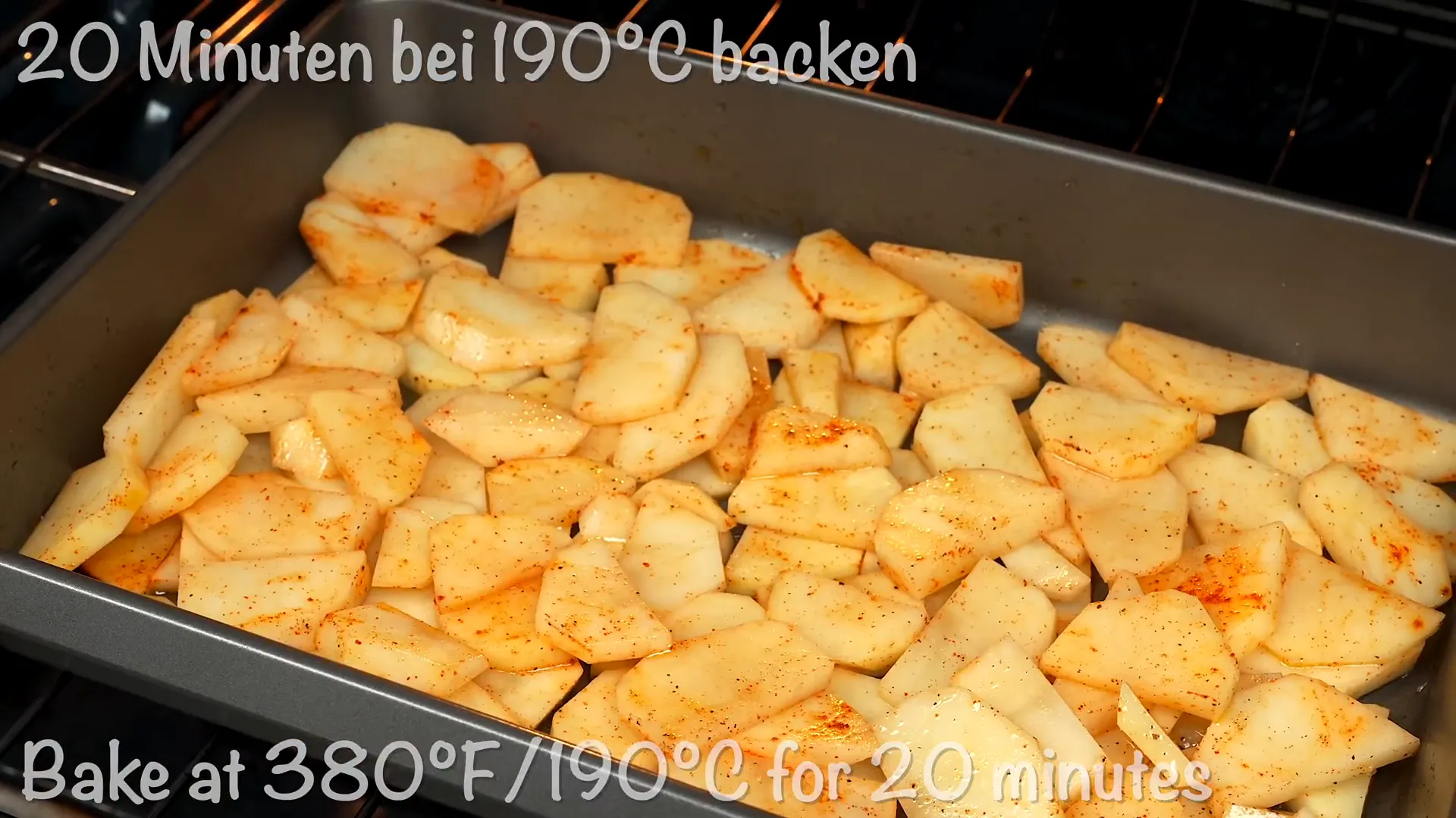 Baking seasoned potatoes in the oven