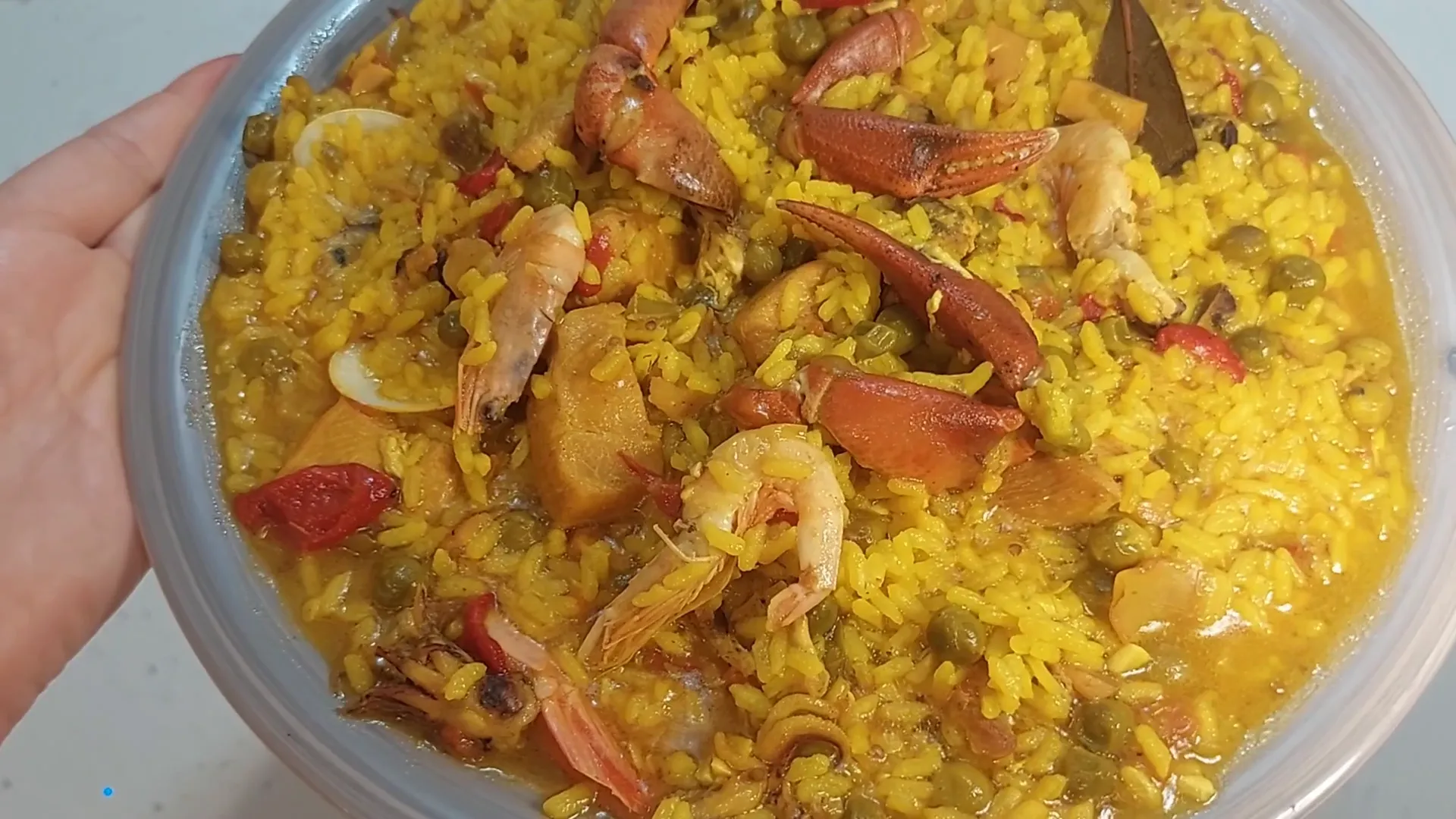 Plato de arroz meloso servido