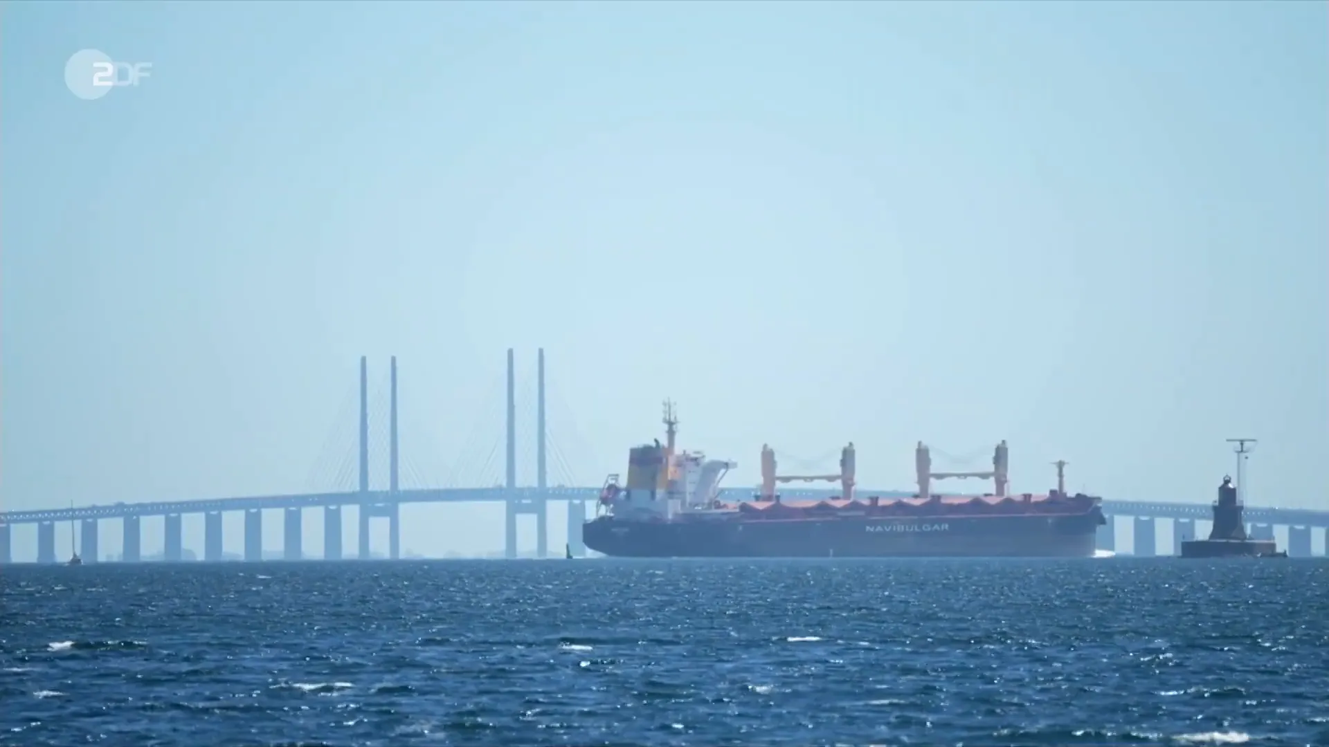 Pendler nutzen die Öresundbrücke zwischen Malmö und Kopenhagen