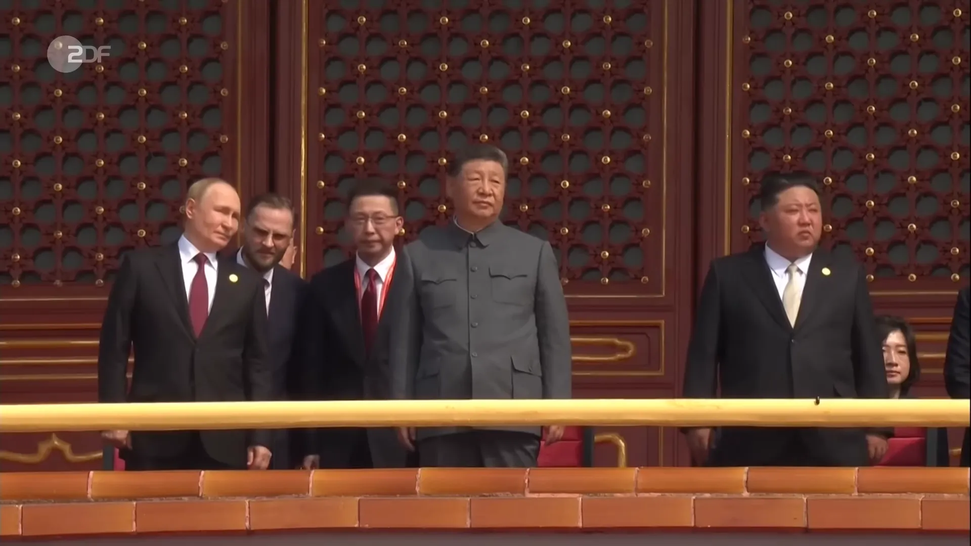 Xi, Putin und Kim auf der Bühne in Peking