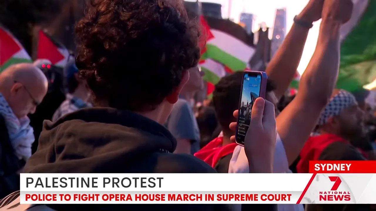 Police and organisers in discussion over protest route