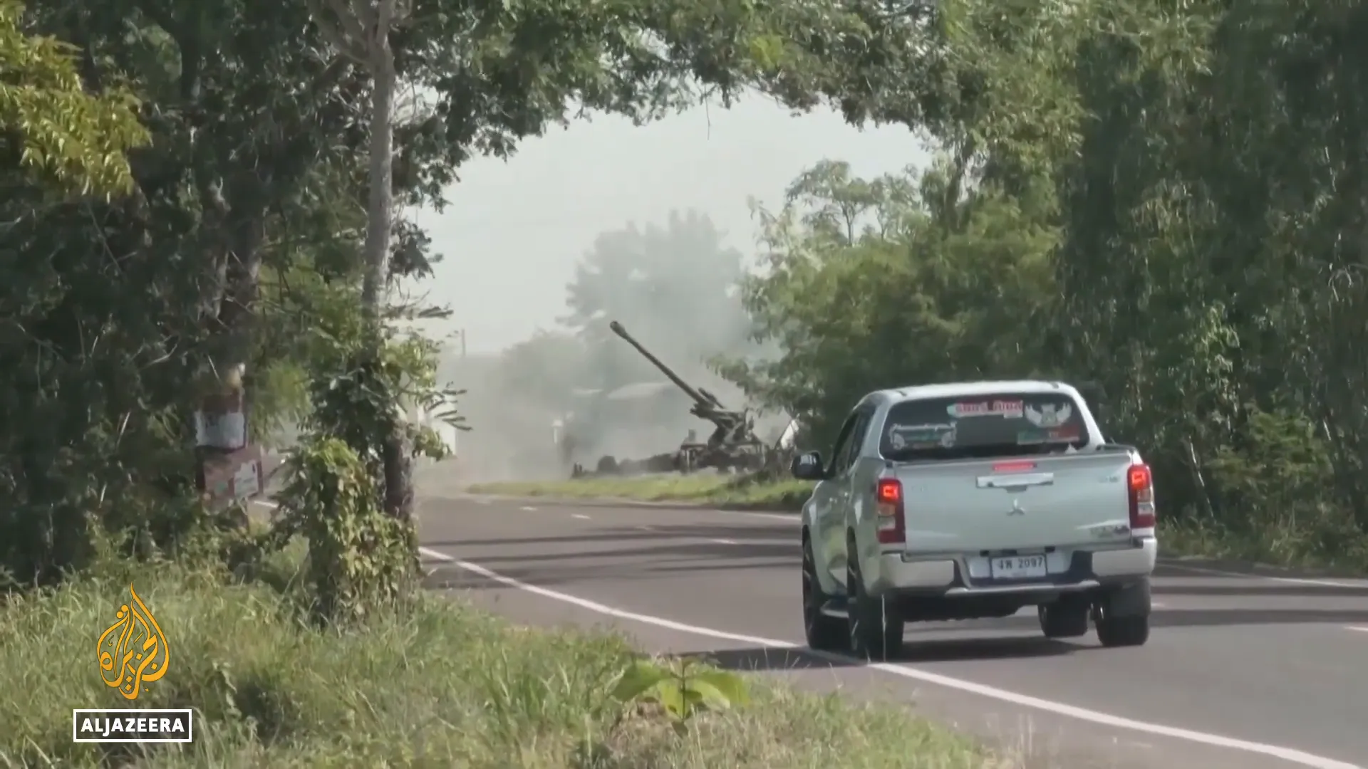 Cambodian and Thai soldiers in border conflict