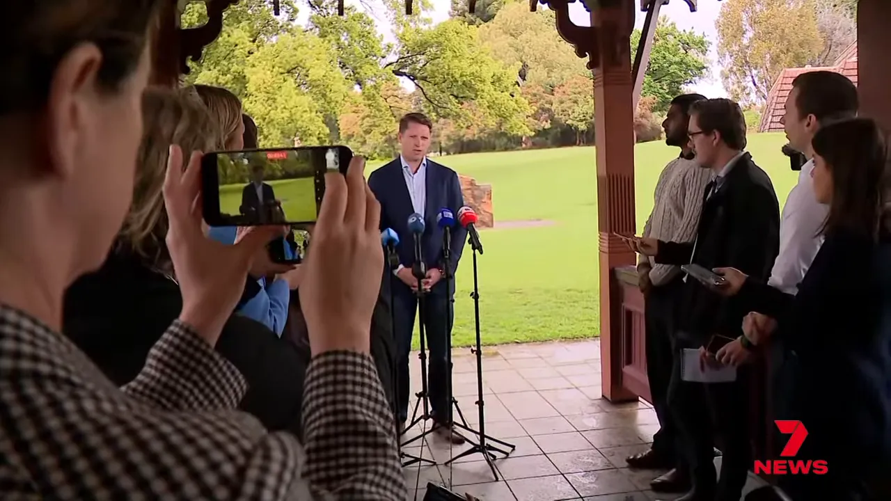 Hastie reaffirming support for party leadership while stepping down