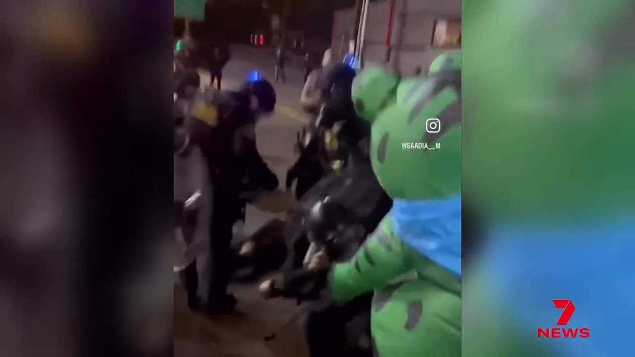 ICE agent uses pepper spray at protesters