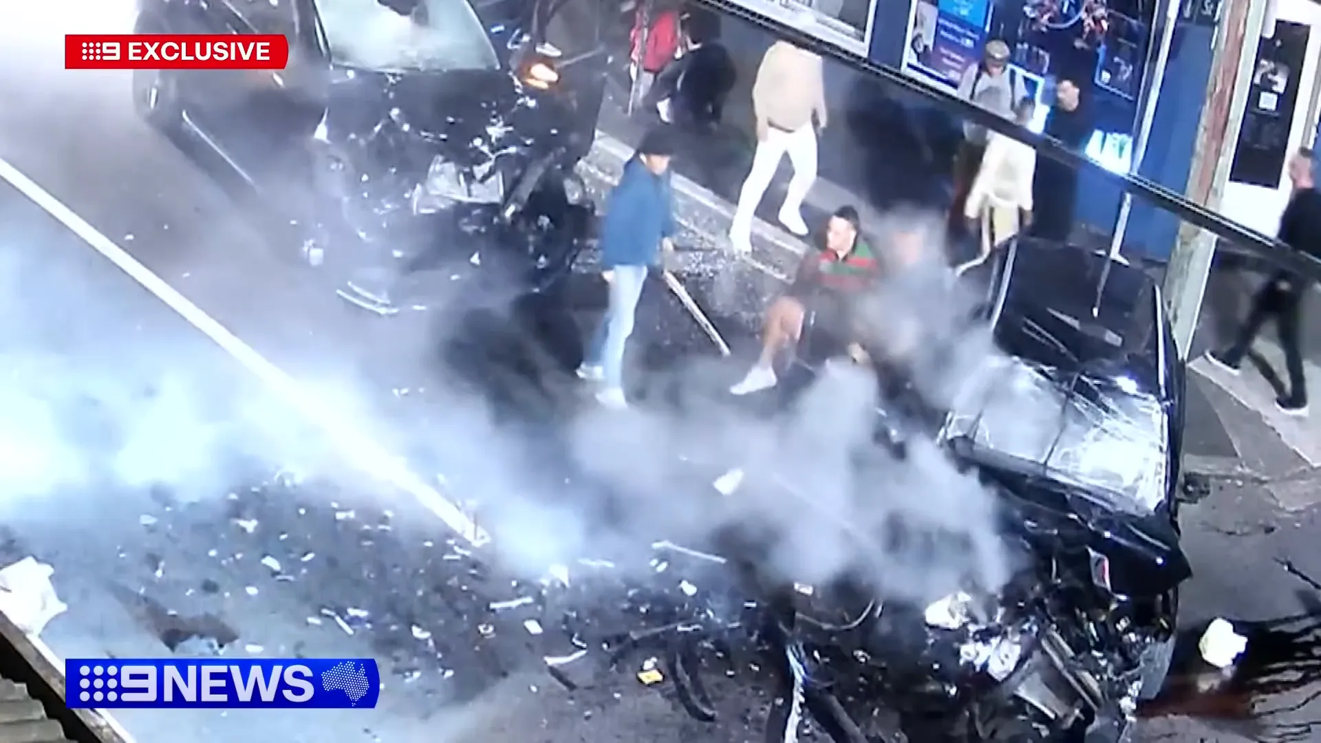 Man in Rabbitohs jersey pulling driver from wreckage