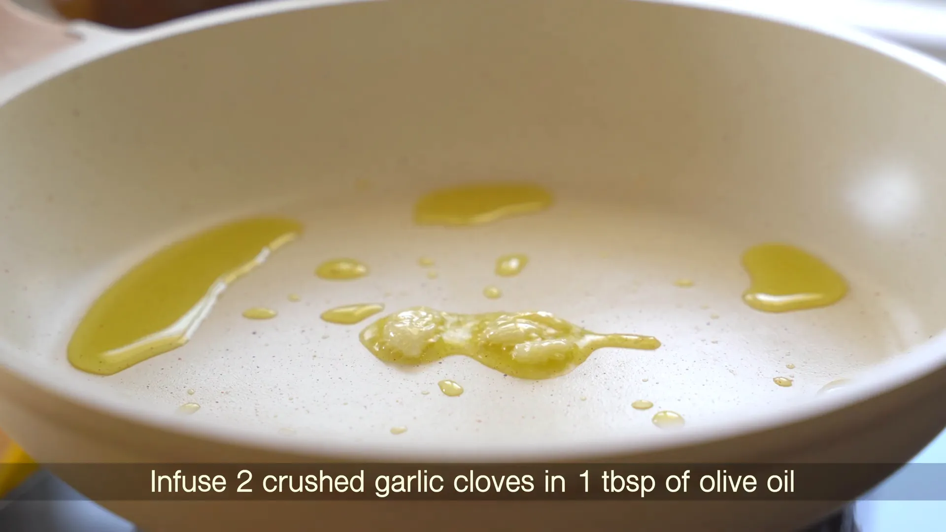 Infusing oil with garlic