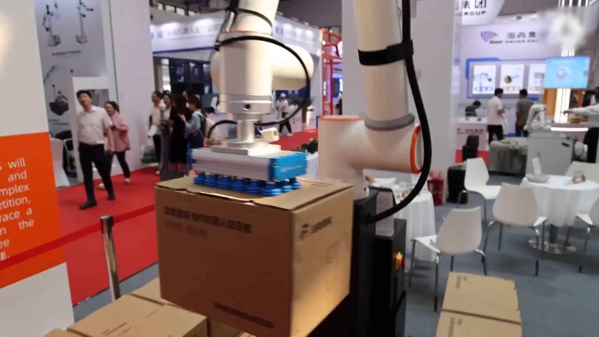 AI Physical Intelligence: Jeff Bezos Invests $400M in Revolutionary Robotics Startup 8 Collaborative robots working alongside humans