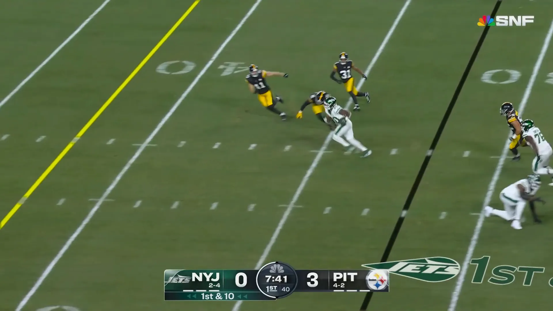 Breece Hall makes a run for the Jets