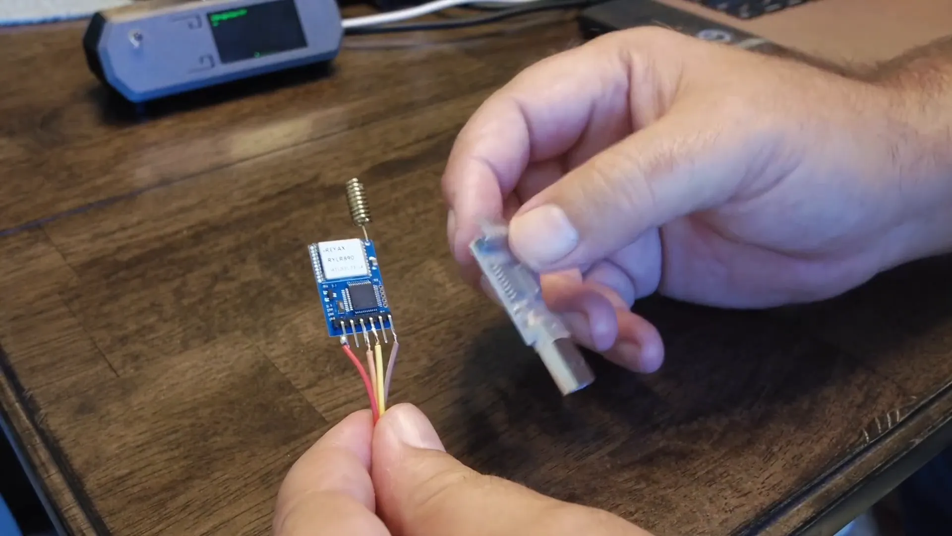 Connecting the SX1276 chip with serial to USB converter