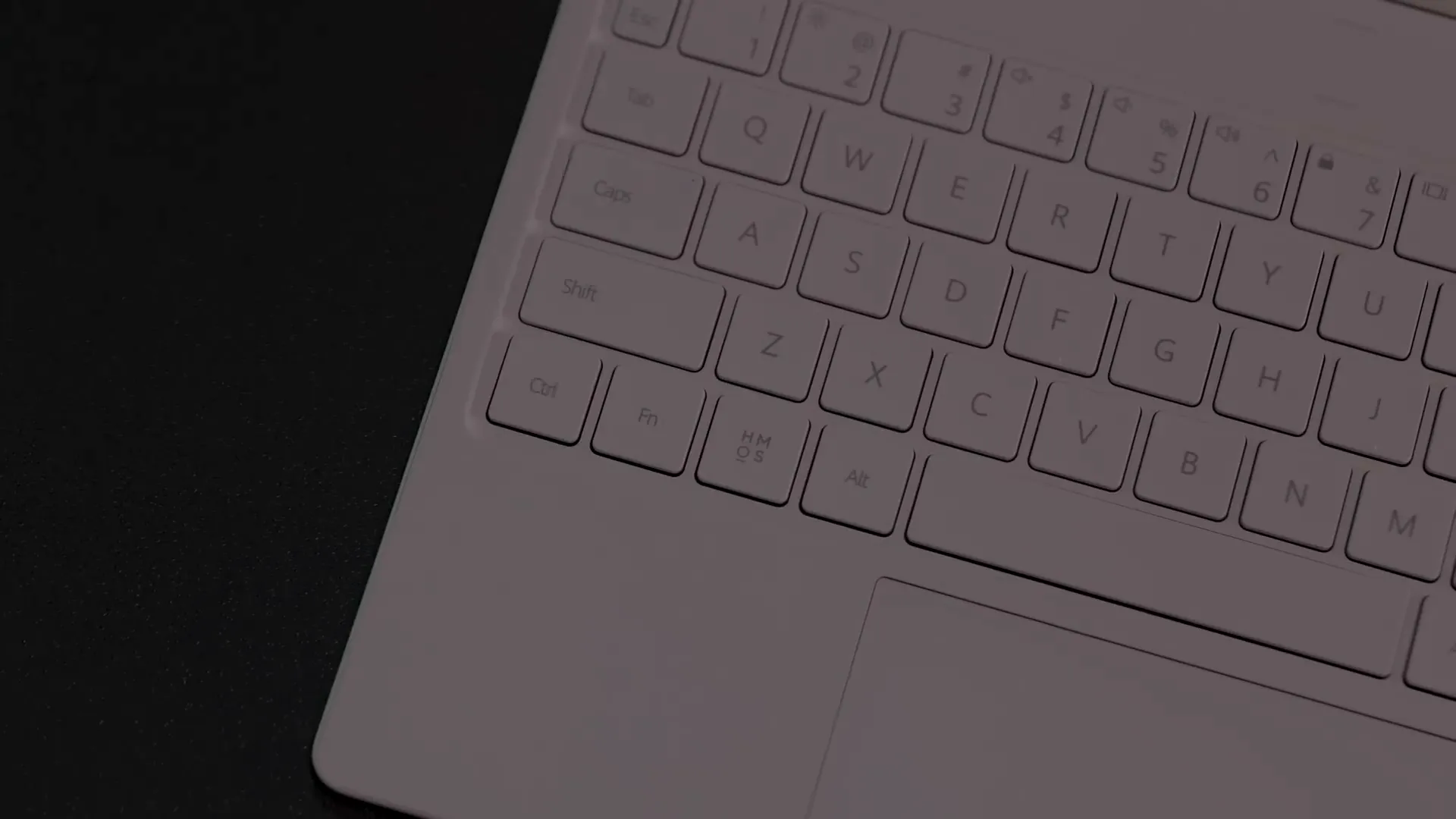 Keyboard Huawei MatePad Pro dengan slot stylus dan trackpad