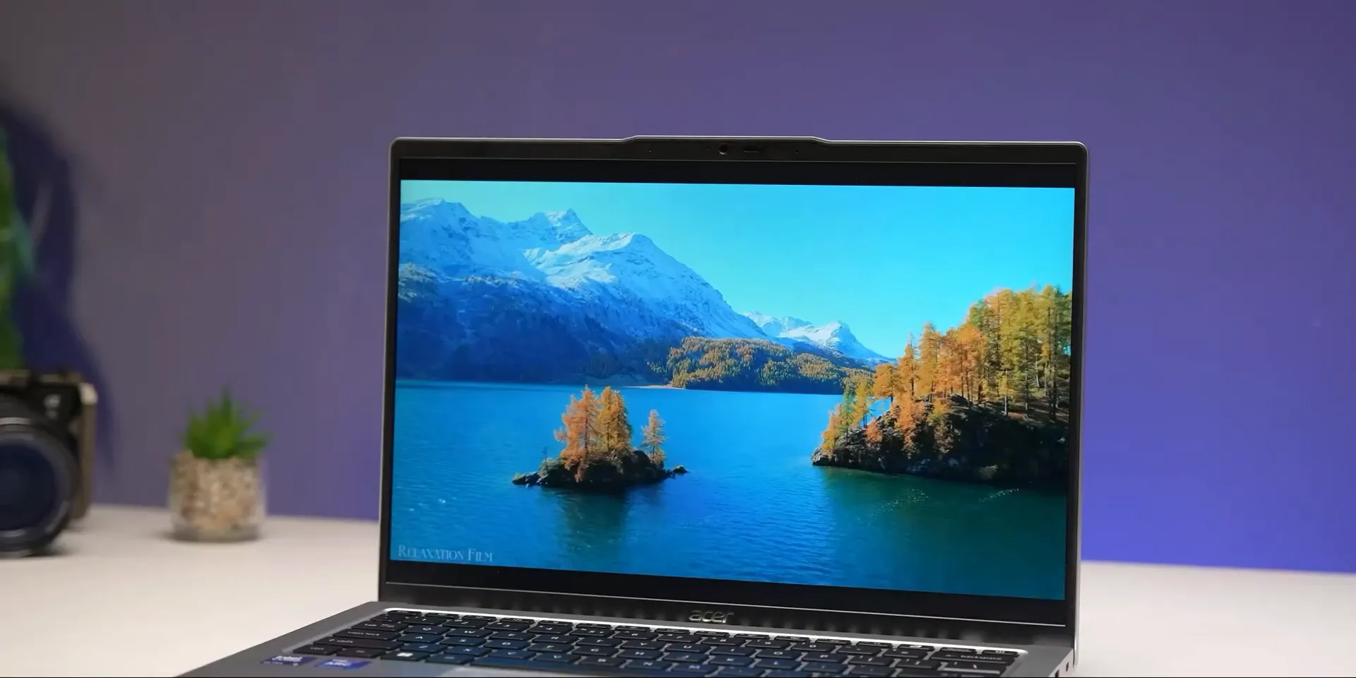 Acer Swift Go 14 AI tampilan layar dan bodi