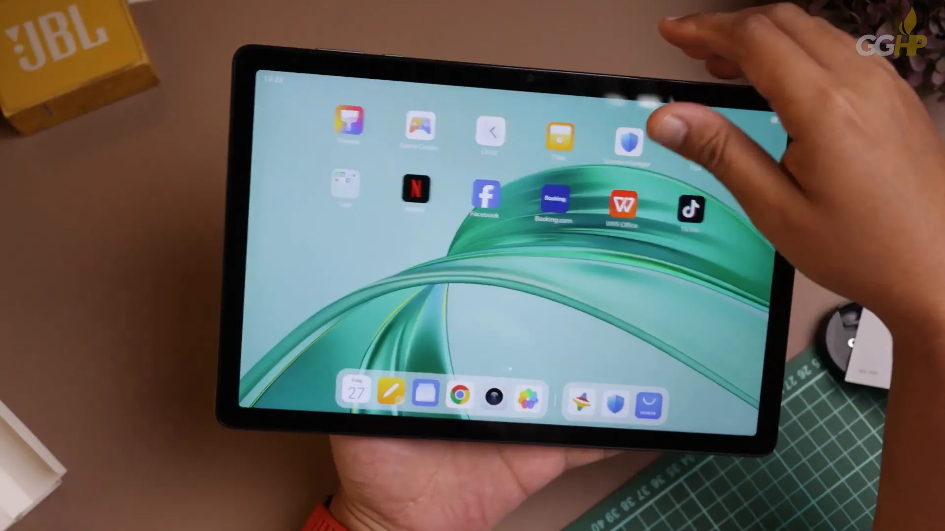 Multitasking dengan split screen dan floating window di Honor Pad X8a