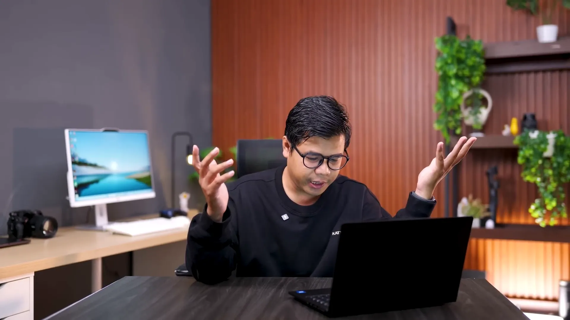 Keyboard backlit Zyrex Ultra dengan tombol navigasi lengkap
