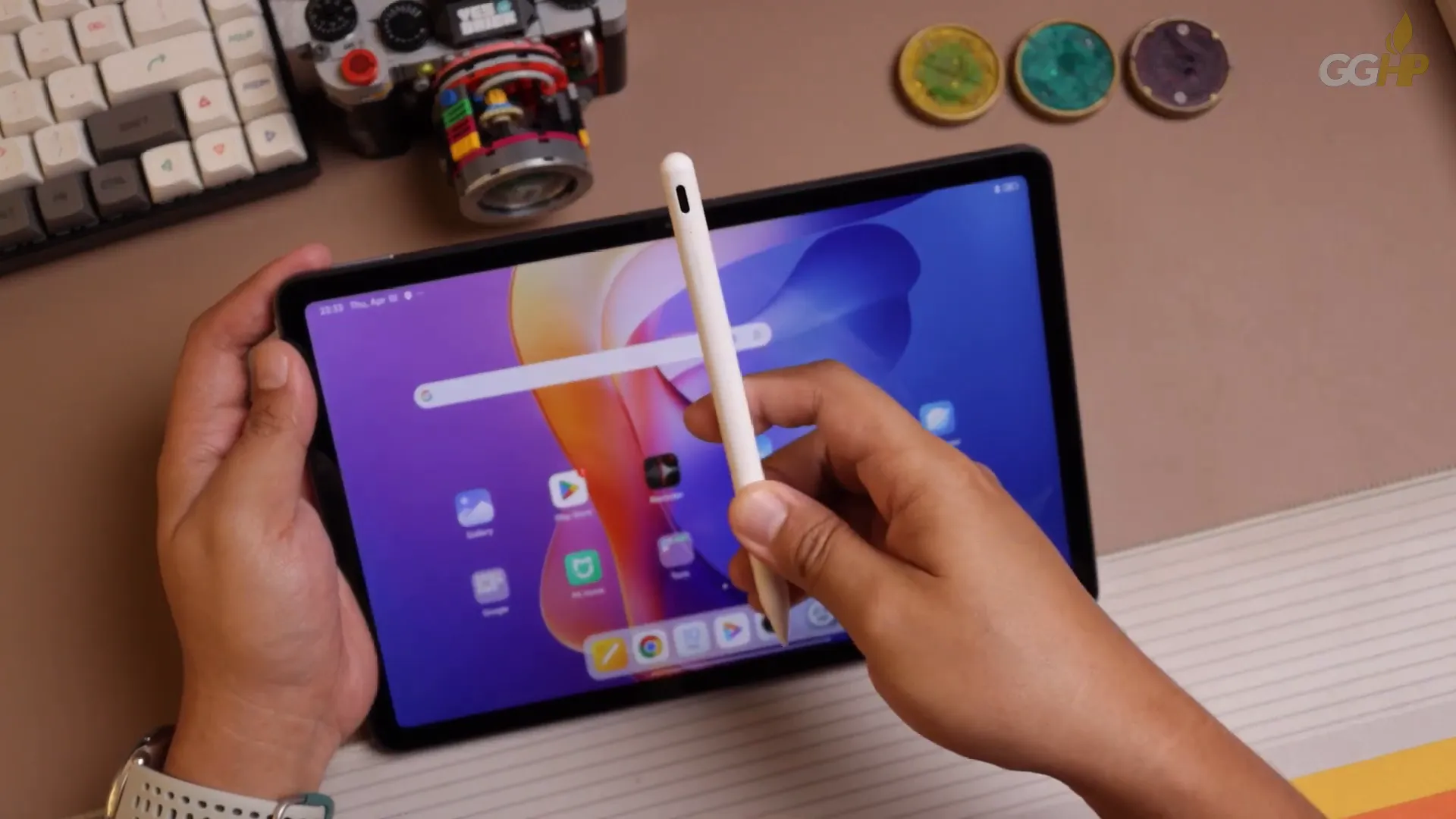 Smart Pen Redmi sedang dalam proses pairing dengan tablet